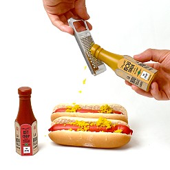 Ketchup und Senf-Fläschchen zum reiben