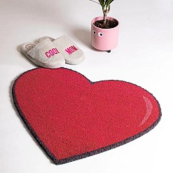 Originelle Fußmatte in Form eines Herzens
