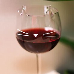 Weinglas in Katzenform