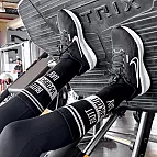 Schwarz mit der Aufschrift "Butt workout day".