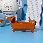 Hergestellt aus Porzellan und handbemalt