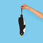 Es lässt sich per Knopfdruck öffnen und in seiner Schutzhülle verstauen