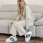 Sie haben eine rutschfeste Sohle, damit man damit zu Hause laufen kann