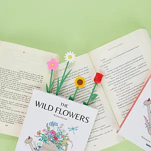 Originelles Lesezeichen in Form einer Blume