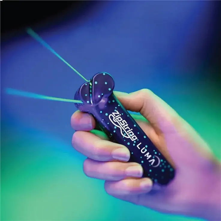 Enthält 5 Schnüre, von denen 2 im Dunkeln leuchten