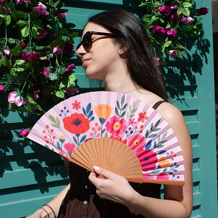 Hergestellt aus hochdichtem Holz und Polycotton.