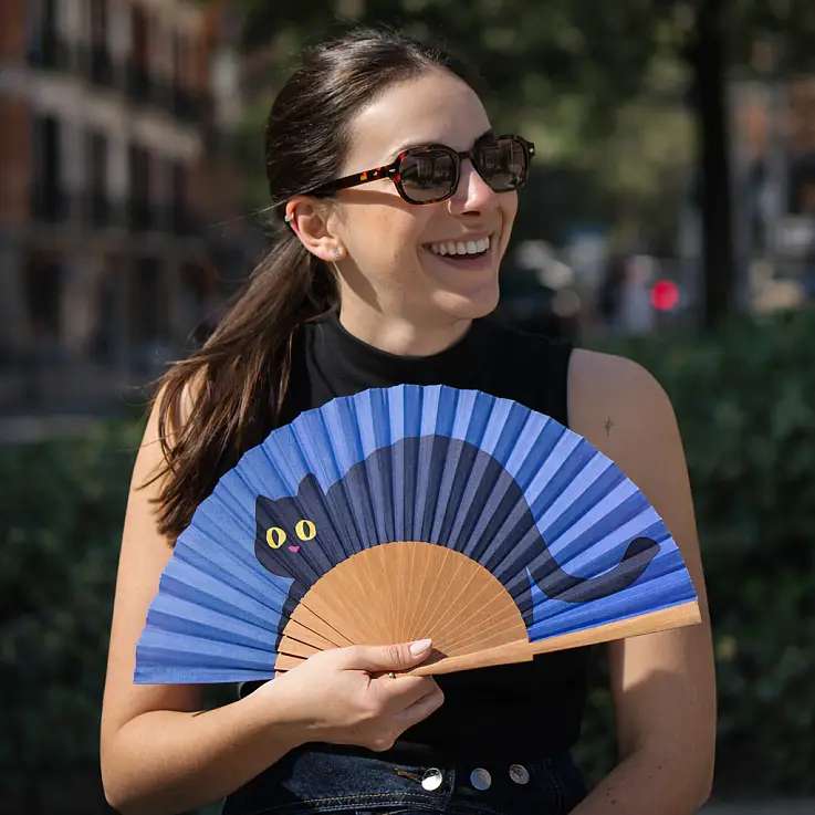 Hergestellt aus hochdichtem Holz und Polycotton.