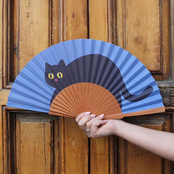 Originalfächer mit liegender Katze