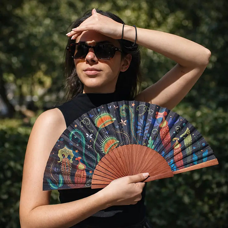 Hergestellt aus hochdichtem Holz und Polycotton.