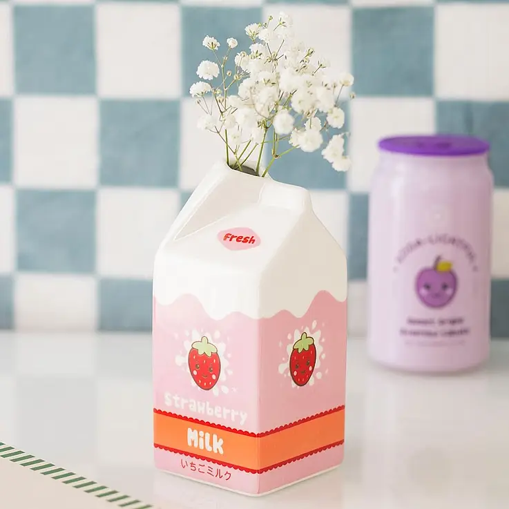 Kawaii-Vase in Form einer Erdbeer-Milchpackung
